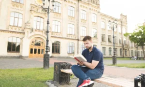 Read more about the article How to Choose the Right University for Your Future