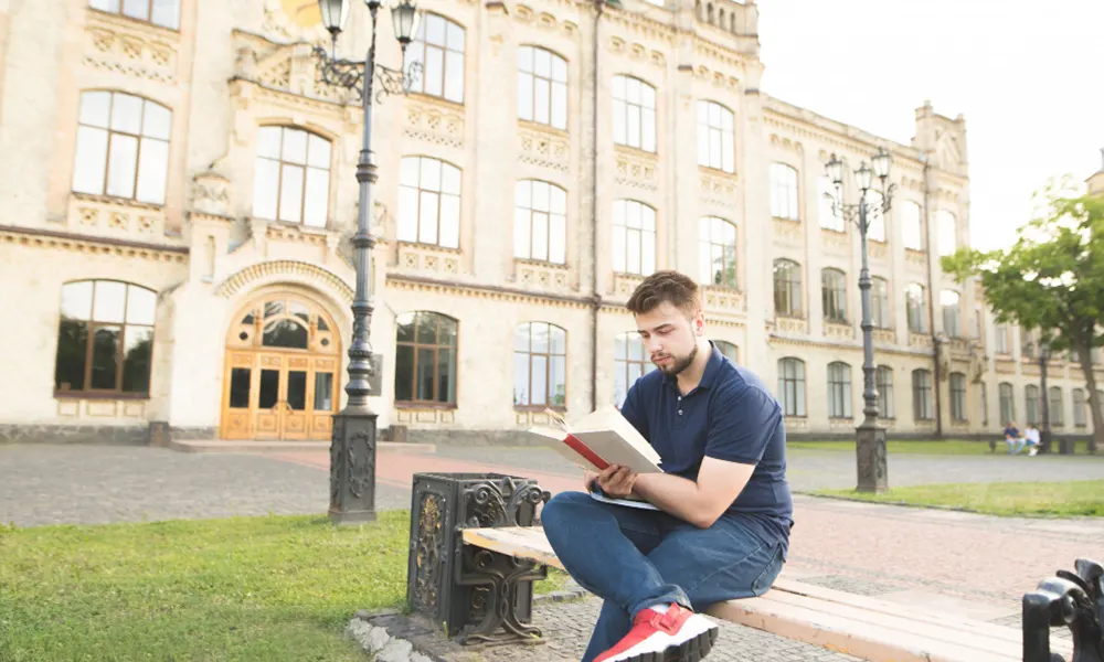 How to Choose the Right University for Your Future